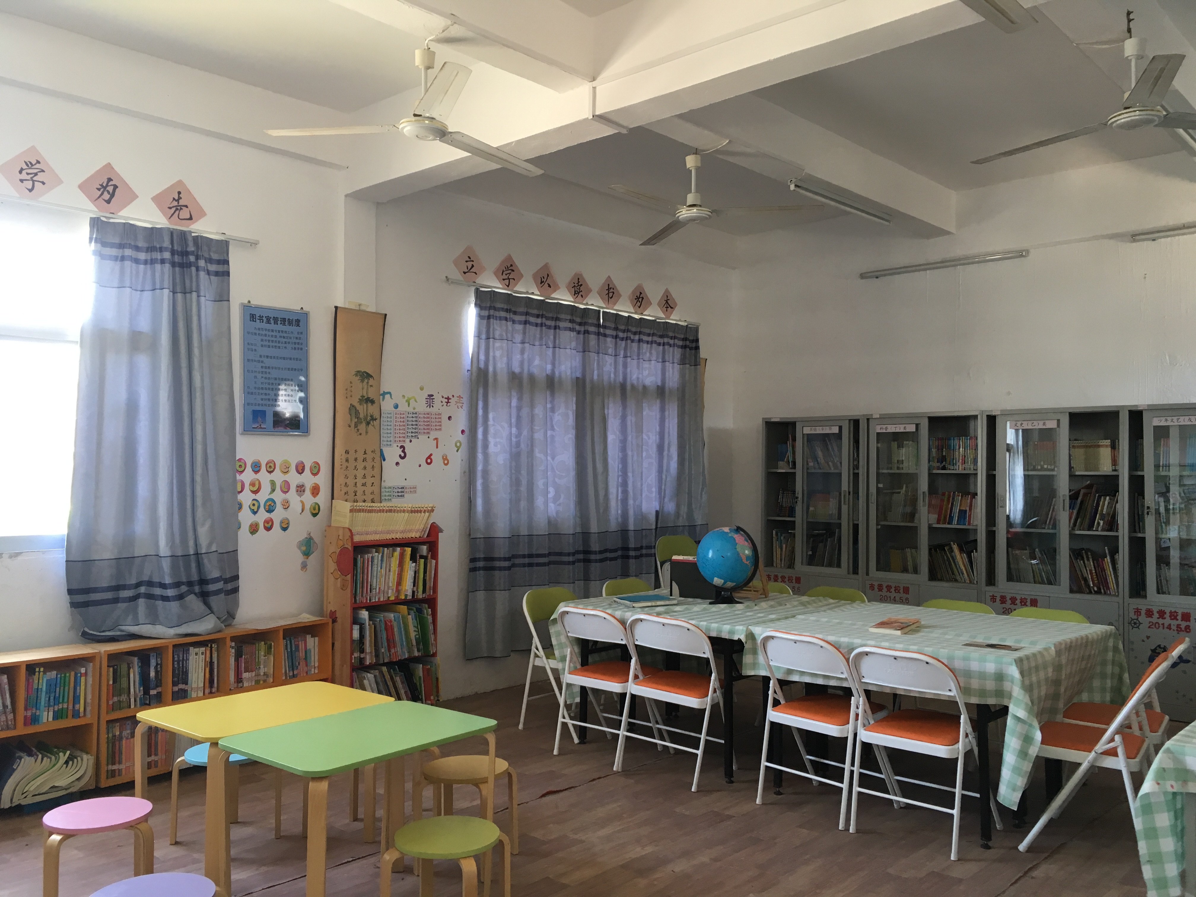 上社小学-图书室.jpg