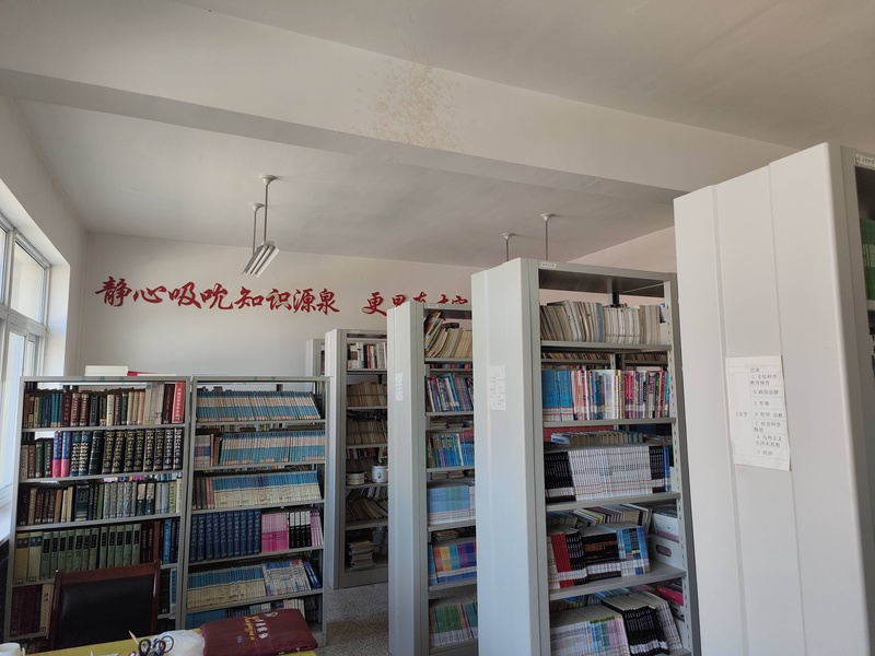 -放置图书的图书馆_教室全景照片-微信图片_20240927102852.jpg
