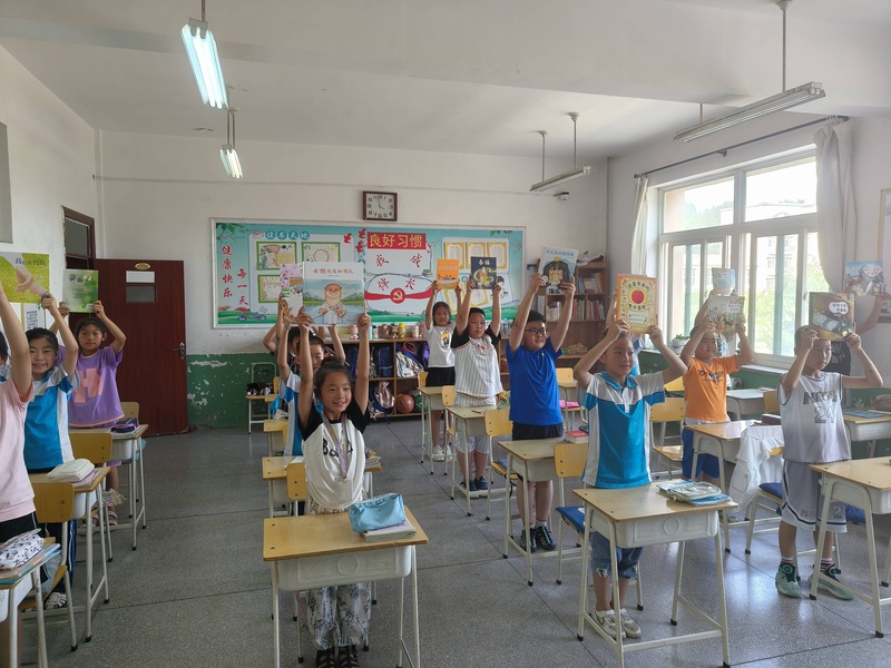 -学生看书的照片1（全景）-微信图片_20240618160101.jpg